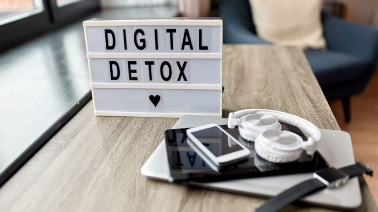 Digital Detox: Warum weniger Bildschirmzeit dein Leben verbessert